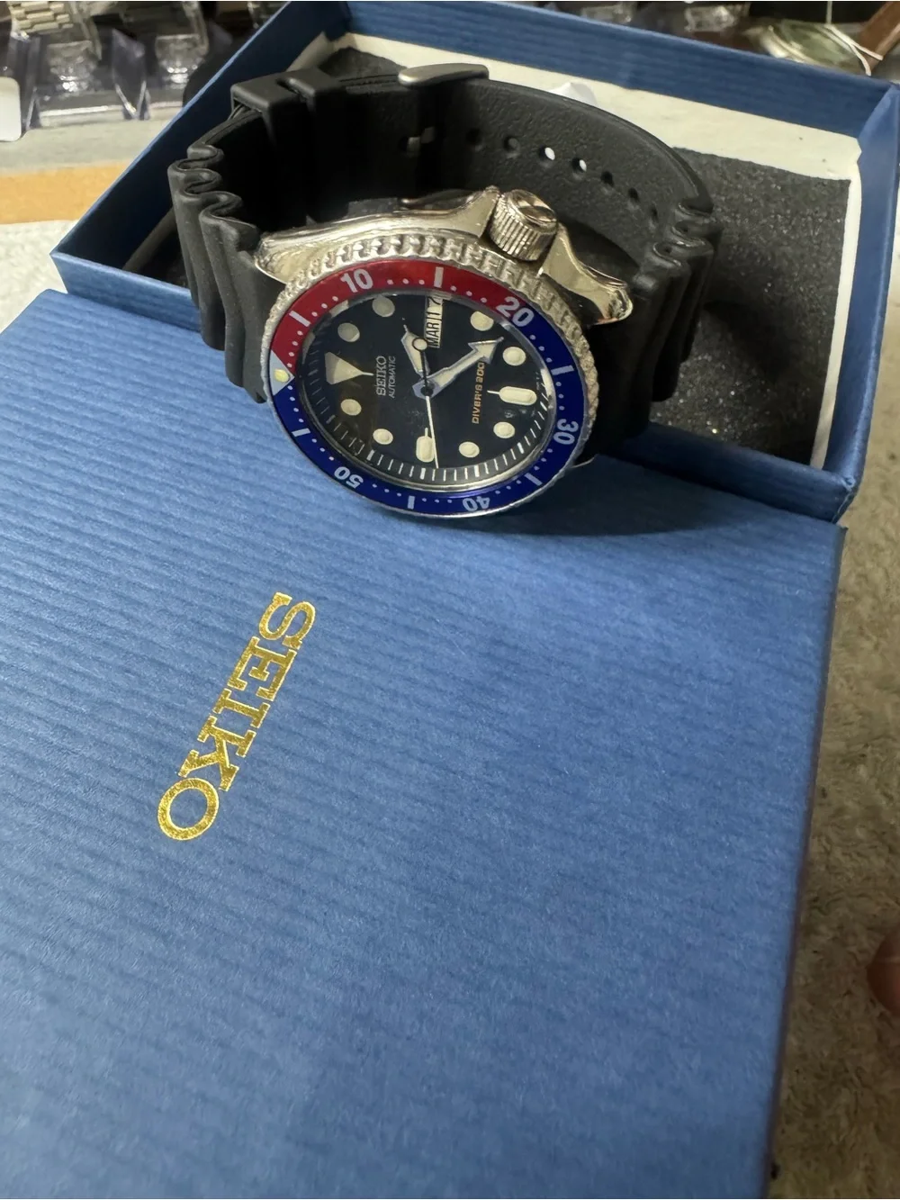 #192 Seiko Diver's Watch - Black Dial with Blue & Red Bezel
